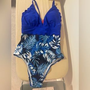Women’s one piece bathing suit NWT